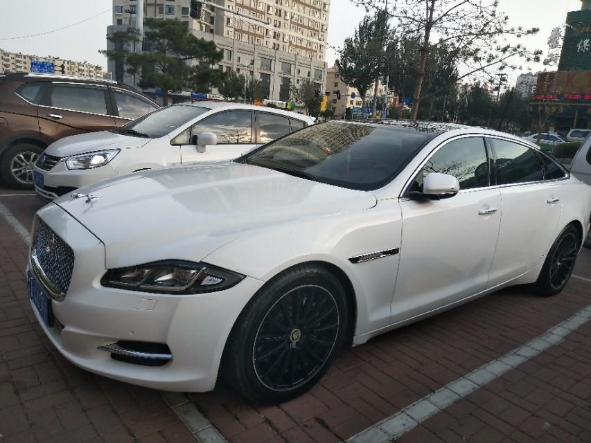 高尔夫-请问三脚架是车出厂就自带的吗？