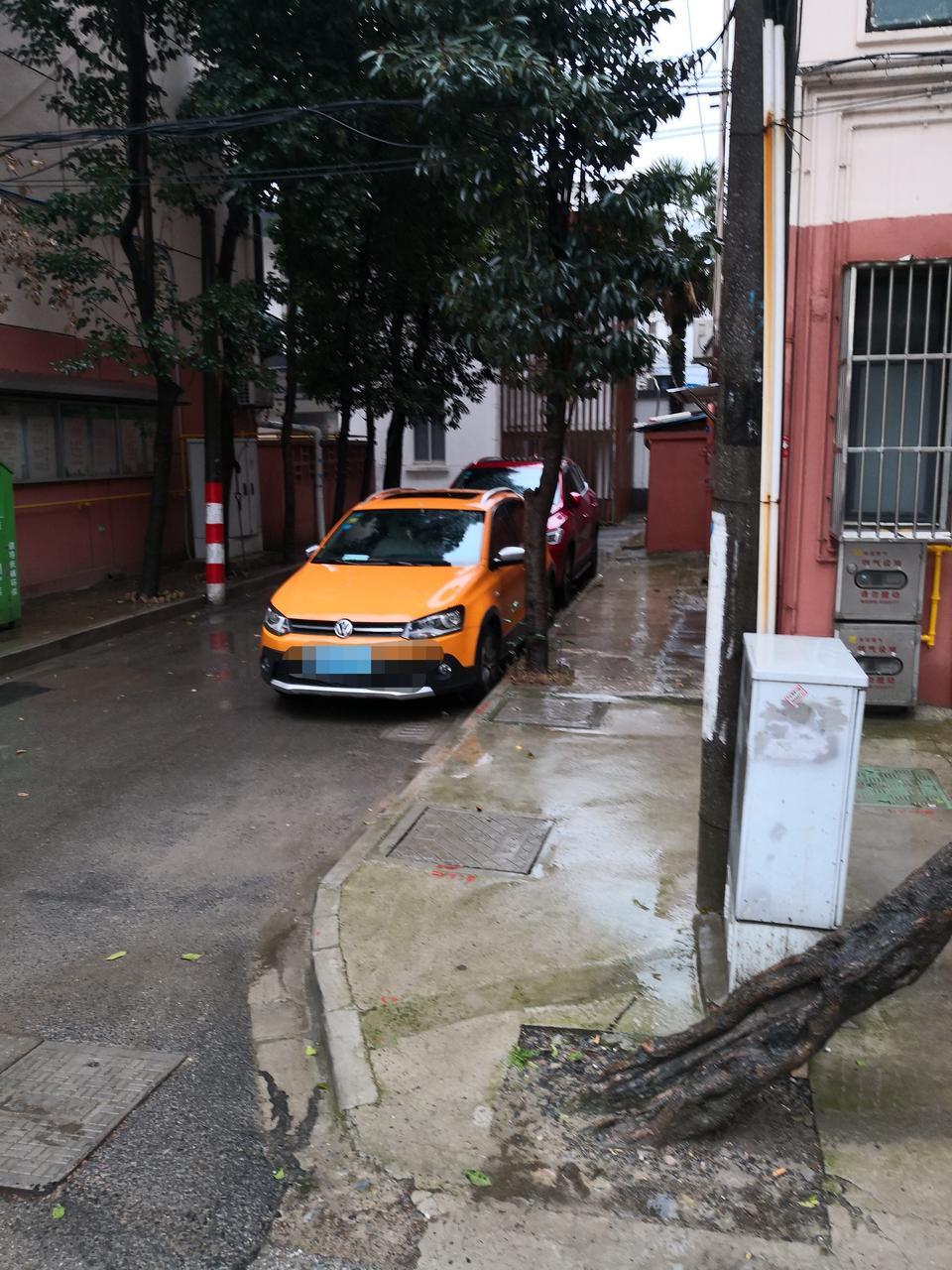 宋pro-汽车小白
车子停在小区过道被刮了，对方打我电话已报交警叫明天去理赔点认定事故责任及理赔。我这边的老小区没有停车位，车子都是停在路边的。请问这种情况我有责任吗？理赔需要注意什么?早上问4S店，说喷漆车子要放那3天，这俩天要回老家过年，理赔完了等春节后再去喷漆有影响吗？