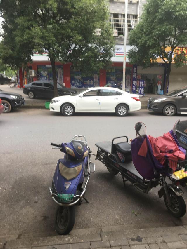 天籁-大家看看这是什么车 
 2018年05月06日15:56:15