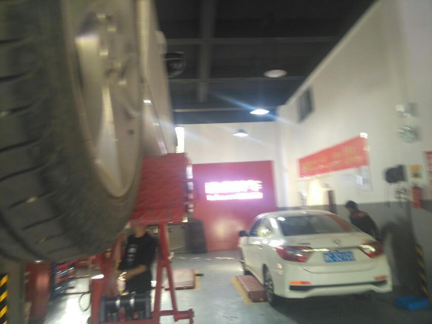 名爵6-雨天后视玻璃特别容易被雨水遮住，又是掀背车，所以没有后视雨刮器，请问大神有什么好办法？