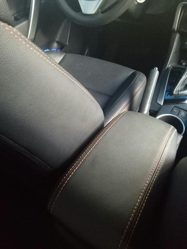 雷凌-这个座椅黑色皮套配棕色车线好看吗？