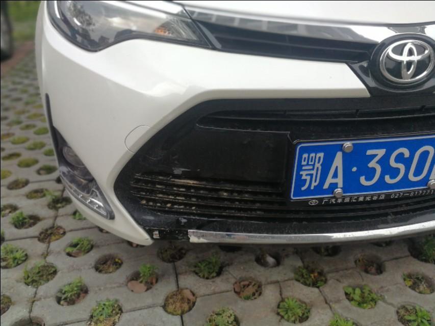 雷凌-提车第二天就把镀络条给擂断了，前包围变形，这个整个换下大概多少钱？