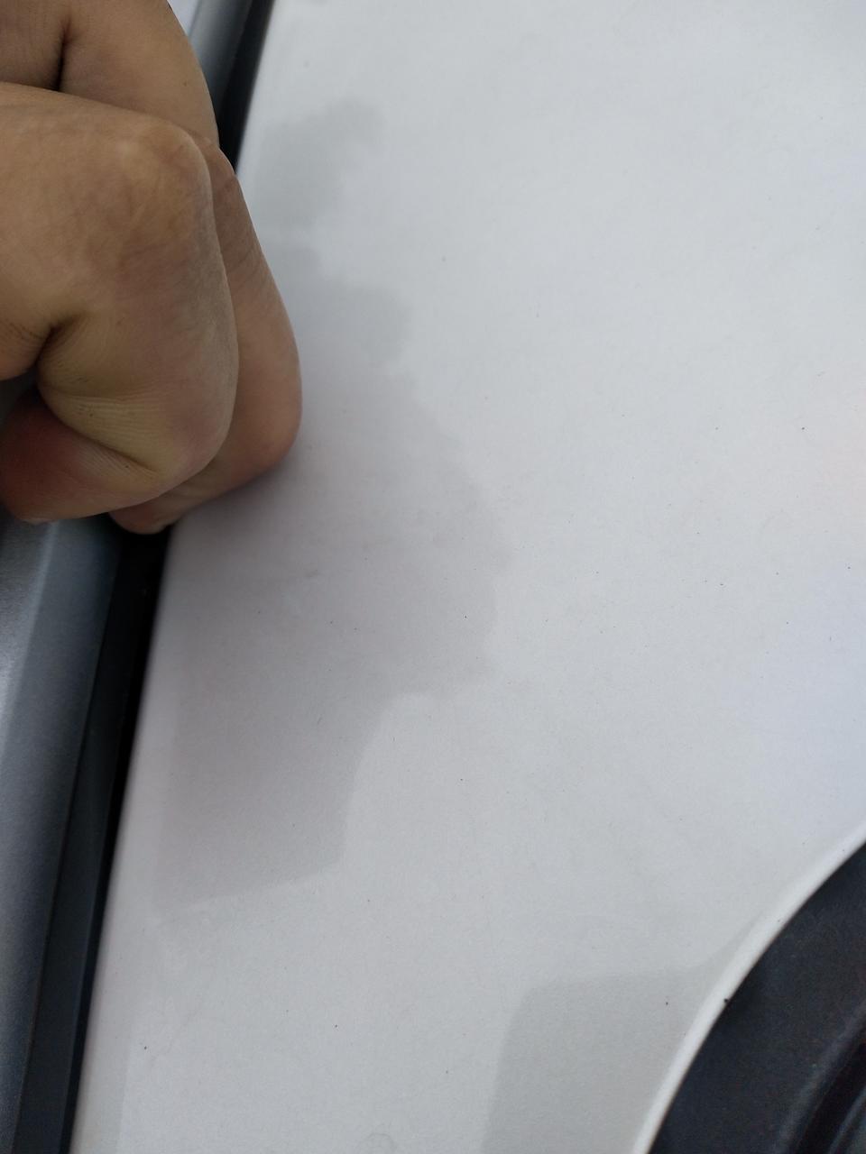 哈弗F7车顶行李架和车顶之间的黑条开了，怎么回事