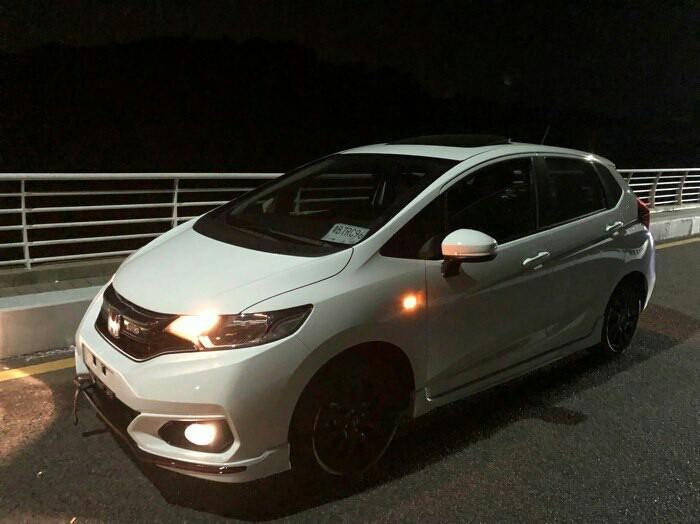 本田飞度在升降车窗玻璃的时候会发出异响，是什么原因啊 ？