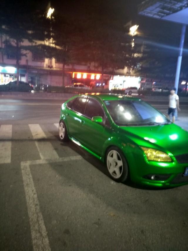 福克斯-08款1.8手挡 我车上高速100-120提速超慢想拉重货一样 发动机爆震 轰鸣声大。40-60之间也有提速慢 转速上了速度跟不上 早上启动尾气刺鼻， 故障灯没有亮火嘴 点火线圈 机脚胶 节气门 动平衡 半轴  前轮轴承 都没有问题。     着车是声音很小 就是踩油门声音很大声。 是不是三元催化坏了？在线等急
