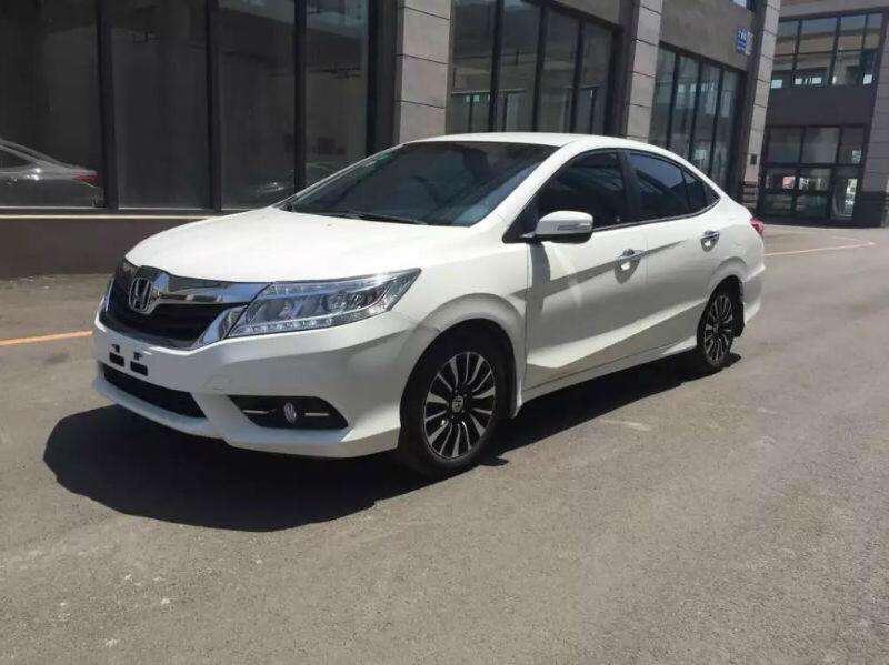 凌派-玻璃水不够，可以自来水代替吗？