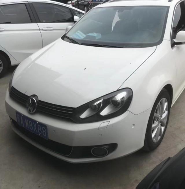 桑塔纳和高尔夫差多少钱呀？