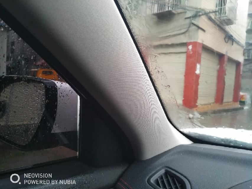 长安cs75-大家下雨天前挡风玻璃起雾是怎么处理的，不敢开窗，怕雨水渗进车里，听说cs75有专门的吹雾气的功能