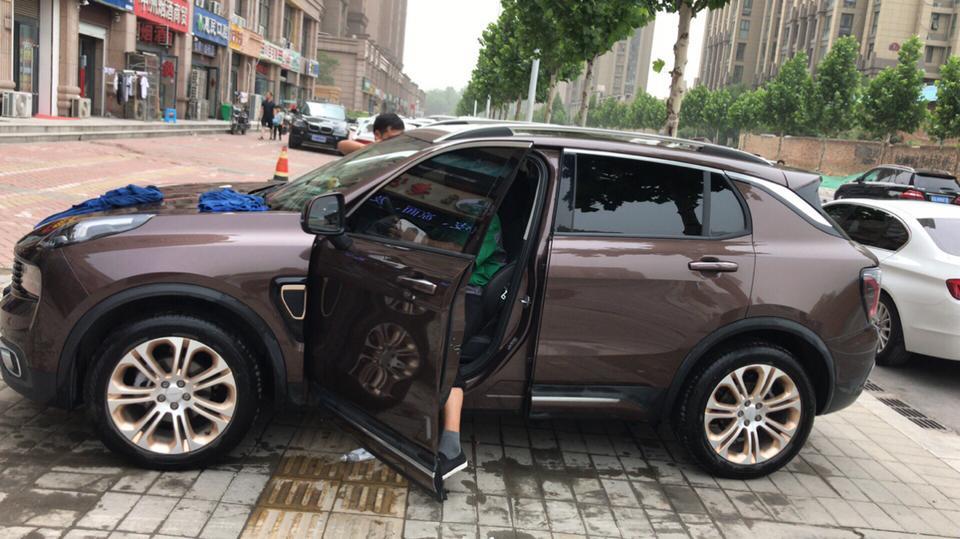 领克01发动机舱灰尘你们都怎么清理的？