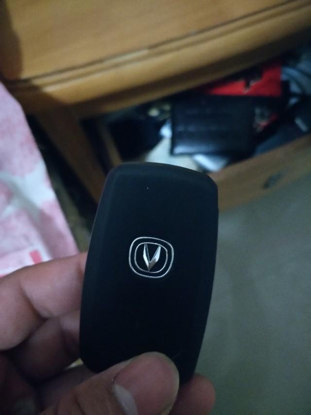请问各位车友，长安CS75  2017款 手动1.5T智能无钥匙进入，一键启动。如果智能钥匙没有电了可以用机械钥匙开门，但是如果智能钥匙没电了怎么启动车子？？？
