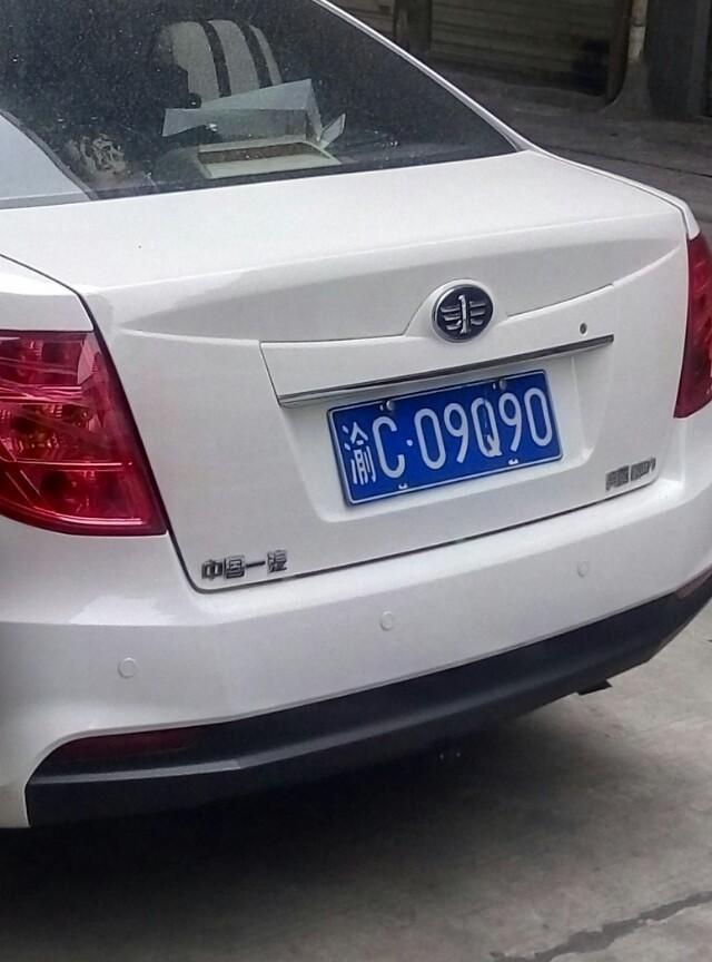 荣威rx5-你喜欢那一个车？