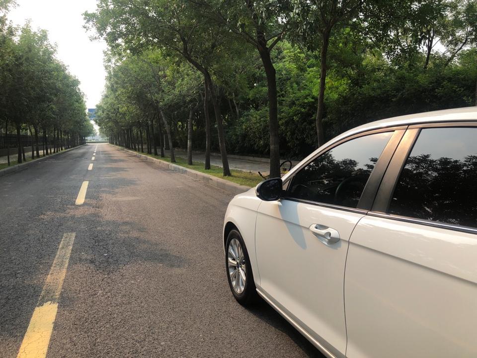 我的福睿斯是典雅白，现在觉得颜色变黄了？怎么办？