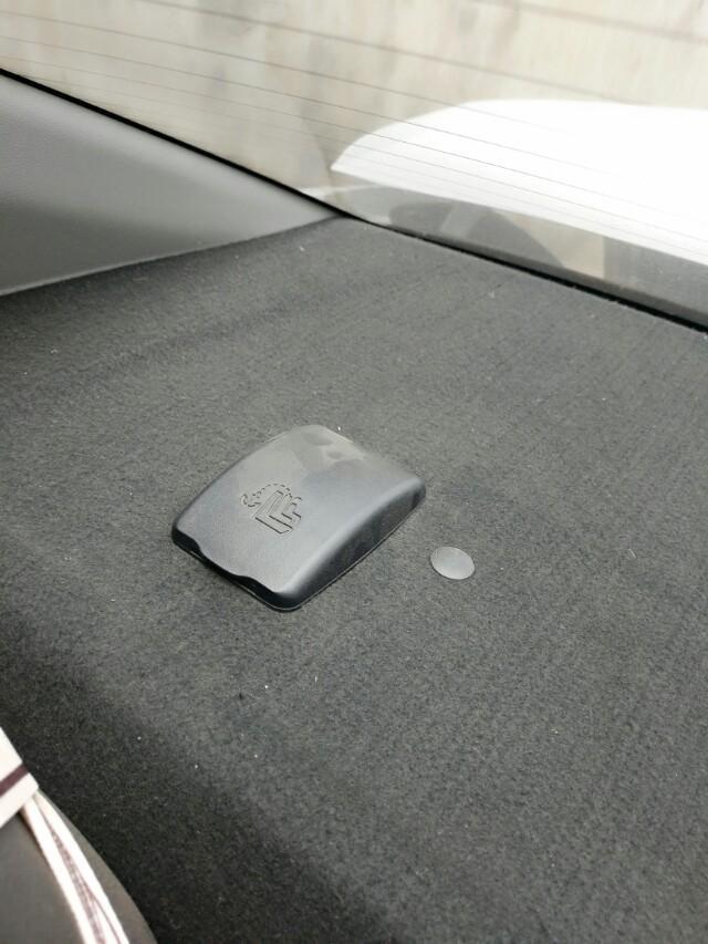 威驰后档风玻璃这里有个这东西是什么？