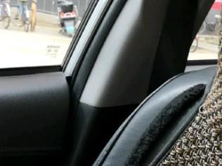 一汽丰田威驰车的内饰用湿抹布清理还是用清洁蜡清理？