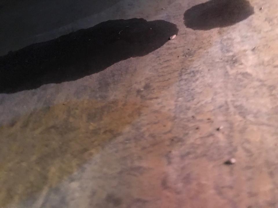 车子漏这种是什么，是出问题了么求帮忙????，车型大众途观四驱的。拜托大神们告诉我
