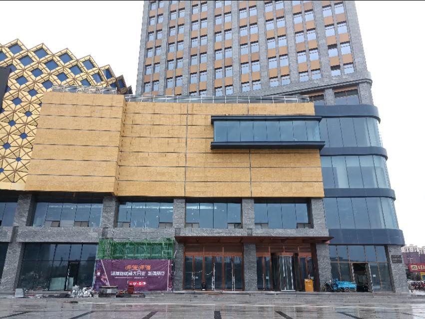 艾瑞泽5-商场的户外停车场是免费还是收费的？
