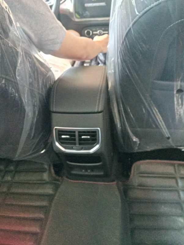 艾瑞泽5-奇瑞瑞虎8后排那两个口是空调么？