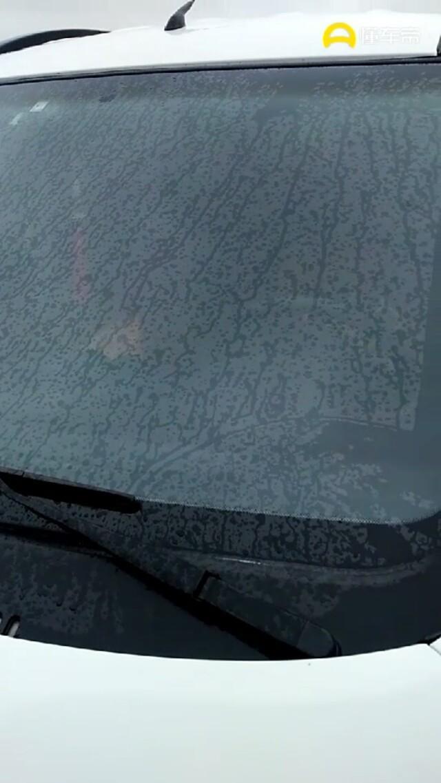 五菱宏光-车玻璃上的雨水好看吗？