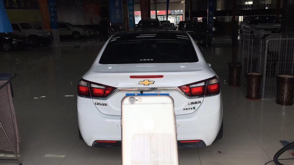 能看出这是哪一年的科鲁兹吗。