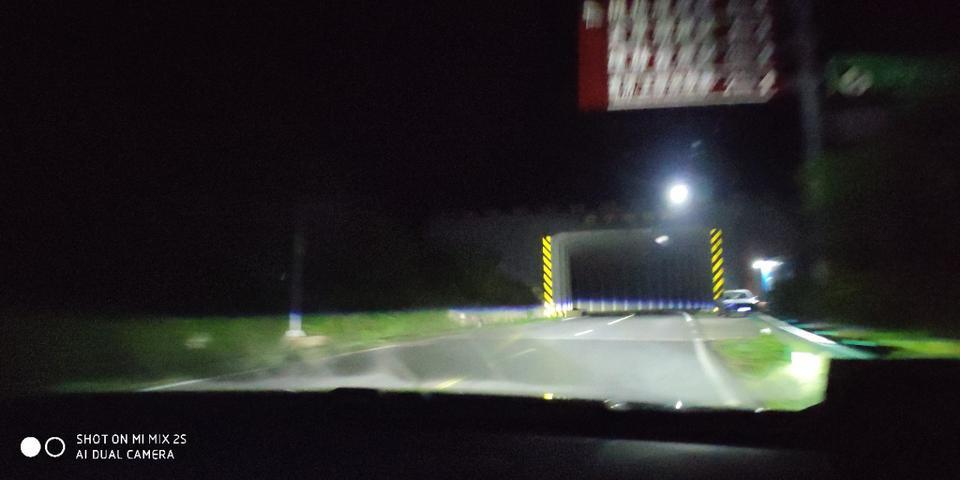 长安cs55-晚上开车的时候前挡风玻璃起雾。空调温度开高开低还是会这样，主要就是车前挡风玻璃外面，一时一时的为什么会这样。
还有车正驾驶C柱地方有异响。吱嘎吱嘎的。