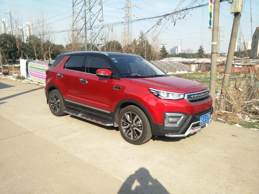长安cs55-【江苏CS55悦旗车友会】我来补一下提车作业吧，看了懂车帝很多人发了关于我的小5视频，盗图不是很专业，车牌号也不遮挡一下，话不多说，从提车开始上图吧:第一张喜提爱车，裸的没动过！第二张加装前后保险护杠，装踏板（带灯哦）！第三四张，喜欢爱车，当然少不了保护，镀晶是最好的选择！第5张，手动炫动是卤素灯，当然达不到我的要求，必须换LED灯！第六张，看别人提双色那么炫酷，我们也去贴个黑顶吧！第七张，隔热膜自然必不可少，全车顶级高端隔热膜，太阳晒？全景热？那都是你为了省钱，贴上顶级隔热膜，和太阳说拜拜
