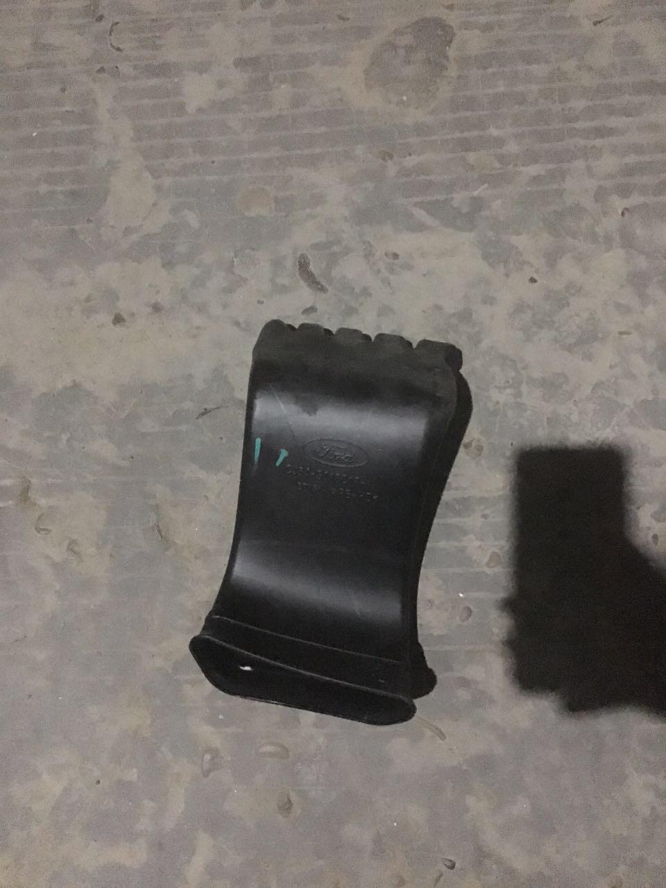 今天找人帮我换了个福特翼虎车中控，结果多出来个这个，这是什么东西？帮我看看谢谢了啊