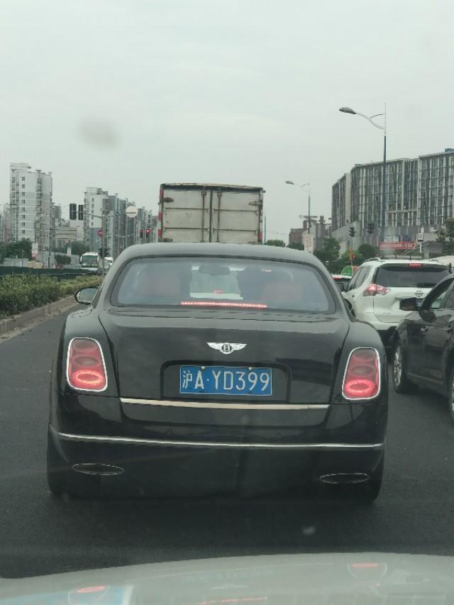 请问这个车多少钱？一年的保险费够买一个爱丽舍不？