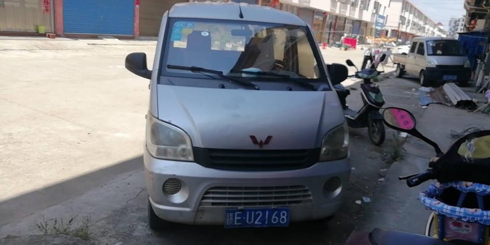 五菱之光-大家看看这是什么车，开了9万公里，看看能卖多少钱