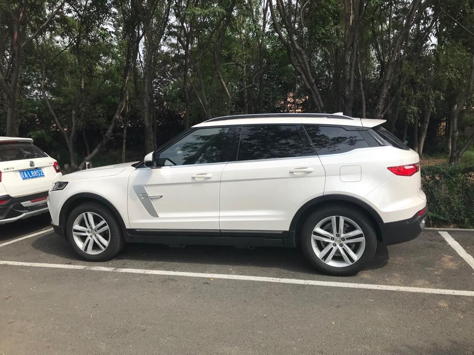 众泰t700-小七的轮胎可以用多久呢？路面比较干净