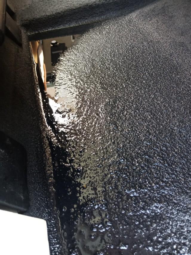 有谁碰到过众泰T700车内脚垫子下面有积水的，
