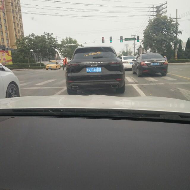 众泰t700-大家看看这是什么车，这是你们众泰家族的吗？？？
