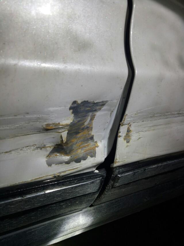 众泰t700-开车不小心把车门刮了半个拳头大的凹坑请问大神门换一个T700车门要多少钱