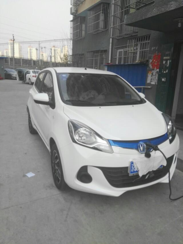奔奔ev-奔奔车辆有前雾灯吗？