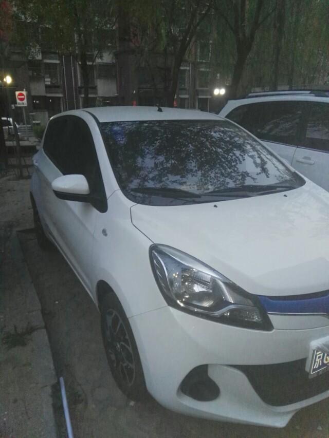 奔奔ev-奔奔车辆高配车辆有天窗吗？