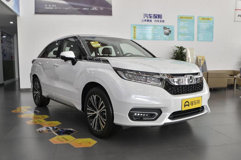 冠道370豪华版和奥迪a4l时尚版都喜欢，各有优点，都还挺喜欢，也算同价位，现在真的选不来了，大神们能不能给点指示性建议啊，太难受了。