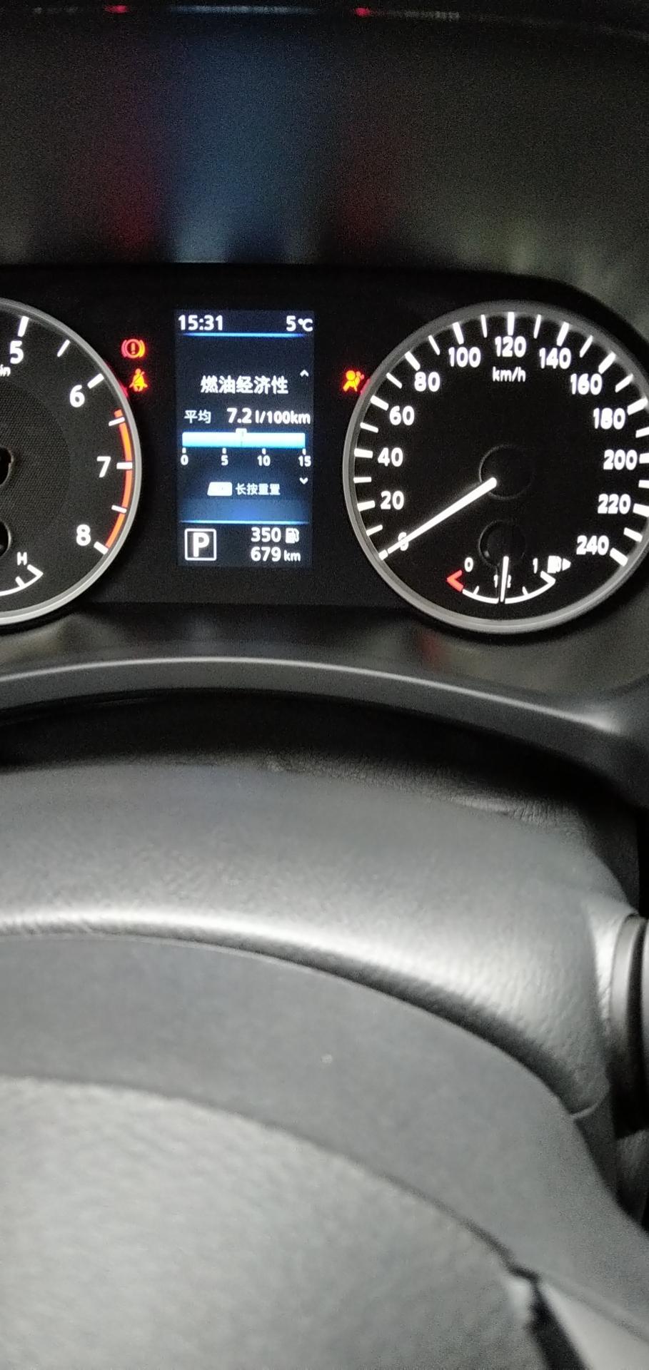 2020轩逸，车子走怠速气囊灯亮了！有没有大佬知道？