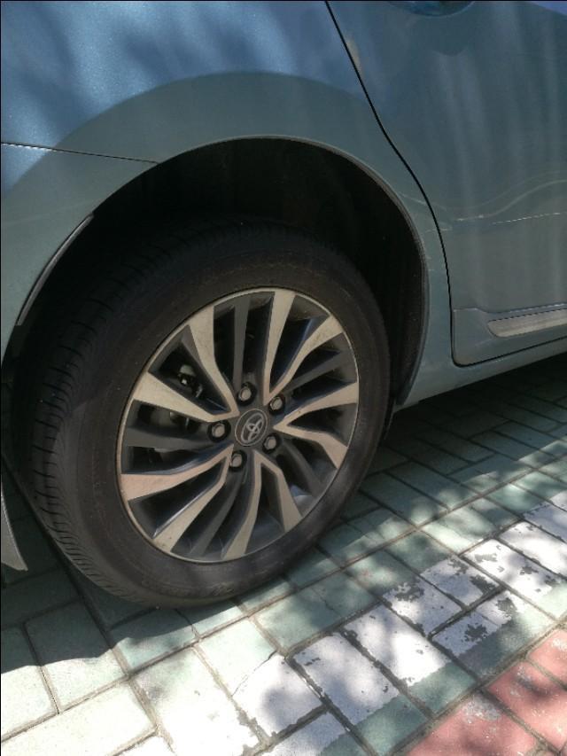 卡罗拉-车子开的很少，一年只有3000km，轮胎也要定期更换吗?