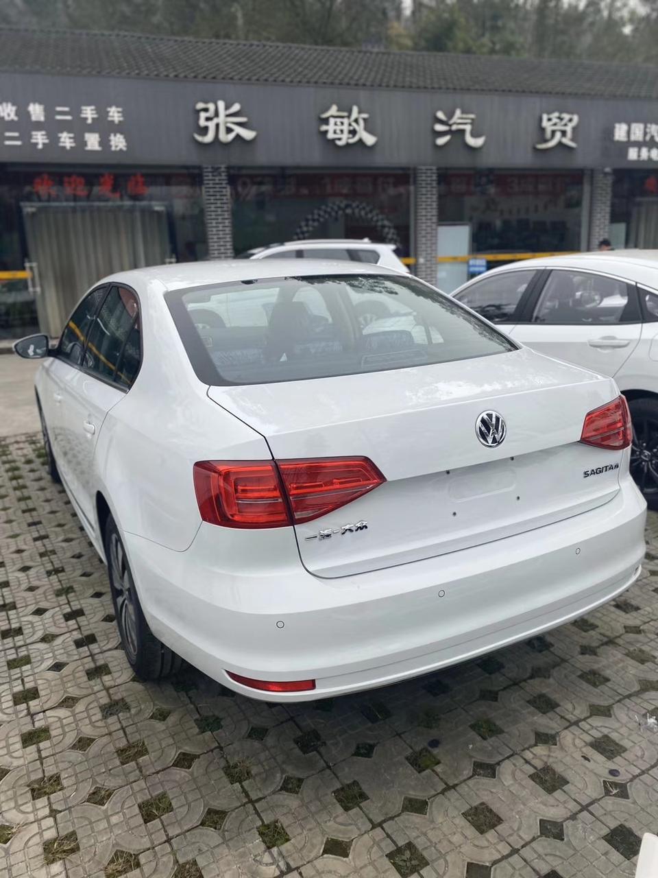 速腾-新手不懂，今天去汽贸看了下，说的国5顶配，120800，25号之前要上户，不知道贵没有