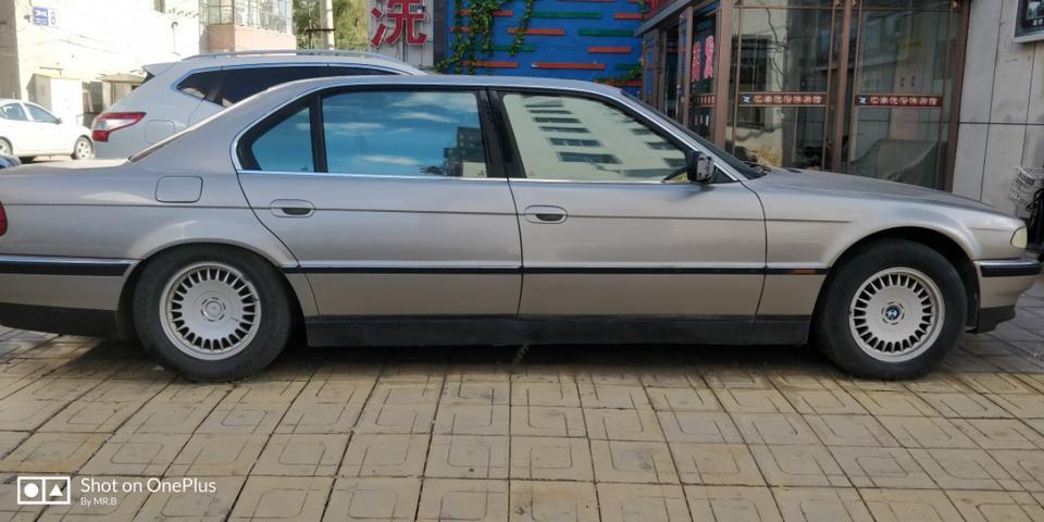 帕萨特-大家帮忙看看这大概是哪一年的宝马750li。谢谢