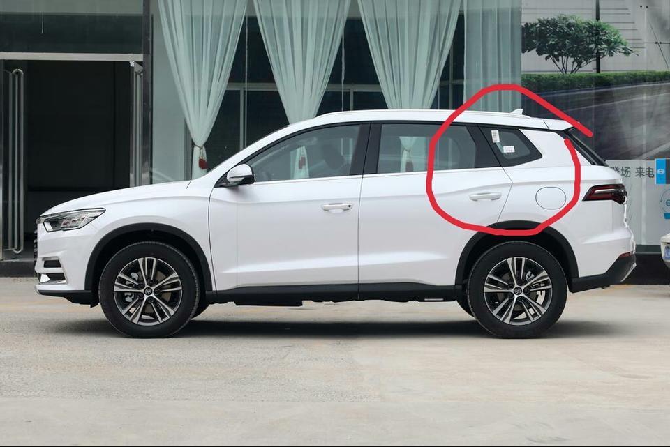 宋pro-上面的，这2张能撕掉吗？谢谢