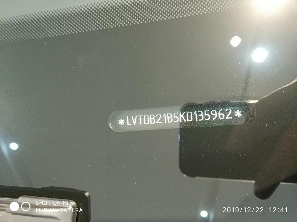 瑞虎8-虎8挡风玻璃上的号码怎么看！日期怎么看