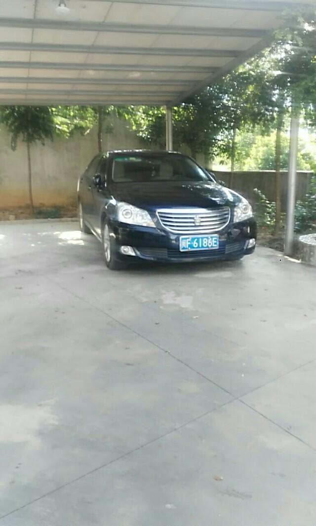 大家看看这是什么车，这明明是丰田，为什么多穿点说是皇冠。