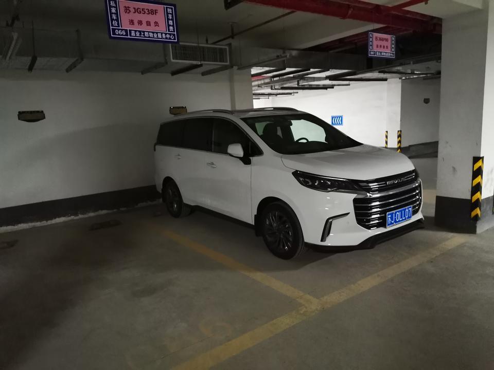 上汽maxus g50-回到镇上水泥路面，后备箱不是门响，要不就是后尾灯哪个位置有异响，汽油泵噪音过大，大灯从来没见过这种先进产品，大灯改不了，小小灯泡都改不了太先进了，我想问大灯有问题是不是必须4S店，后边标注的就是灯泡和散热的