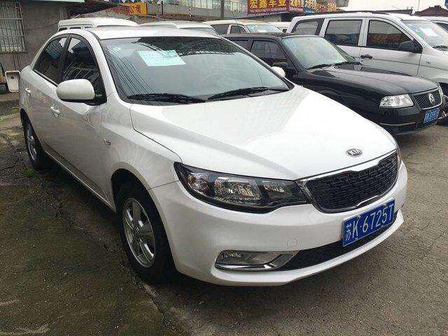 起亚福瑞迪自动档挂倒档不倒车怎么回事？