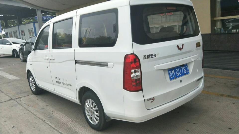 五菱荣光v-这是什么车五菱宏光v还是荣光v