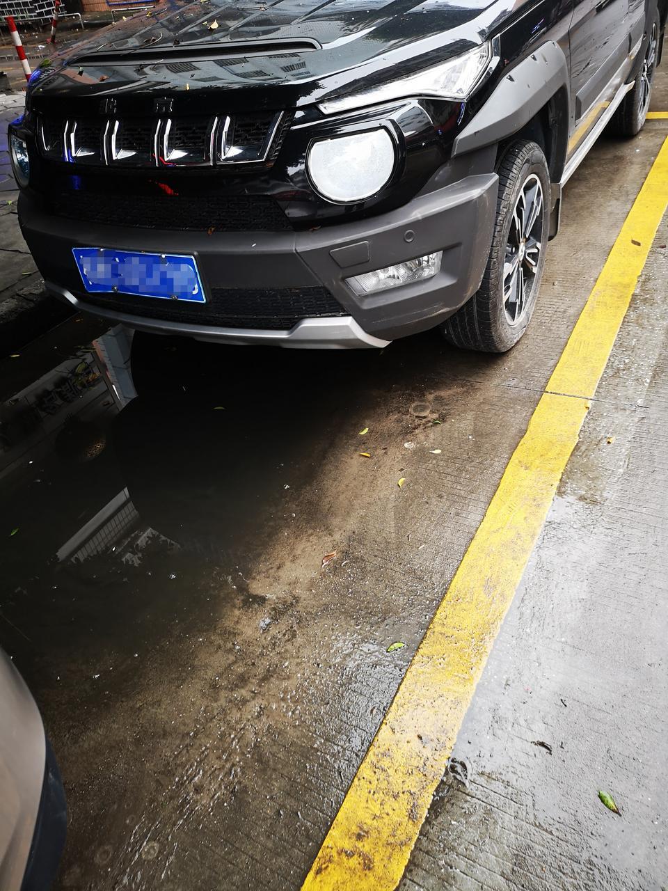 北京bj20-车之左边车头撞过  4s店说灯裂了所以进水烧了不亮了  想咨询下这个情况要换一整套总成吗  可不可以去修车店换成led灯