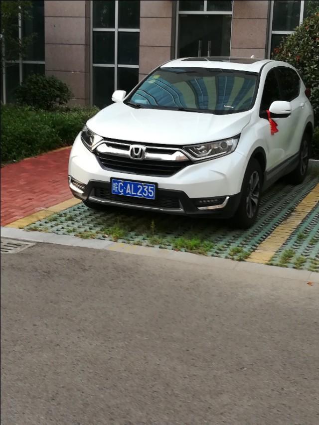 竞瑞-这辆本田后视镜上绑上红绳子代表什么意思？