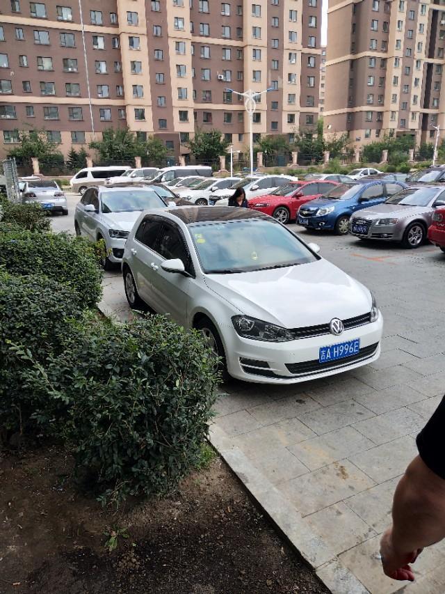 高尔夫·嘉旅-一汽大众高尔夫全景天窗版和普通天窗版差价多少？