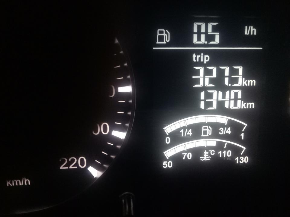 中华v3-请问各位大神，V3新车，刚走四五公里就，时不时的会出现水温表高温90，一会又下去了。这样正常吗？求解答。