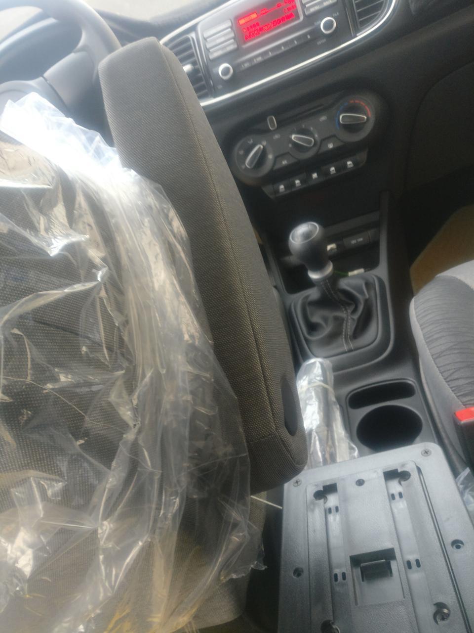 问一下   焕驰车的小扶手  大家都怎么处理的啊